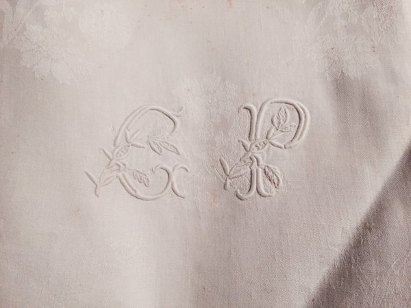 Yes, Madeleine did store a couple of sheets, embroidered with family’s initials #MadeleineprojectEN https://t.co/zuGmHNo20D